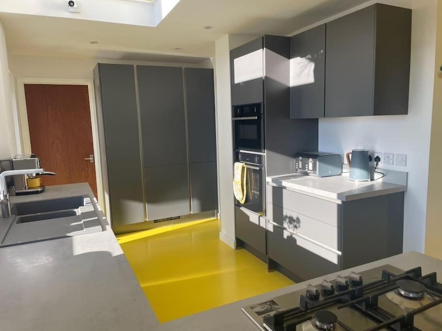 Stunning, Modern And Spacious House - Truro Zewnętrze zdjęcie